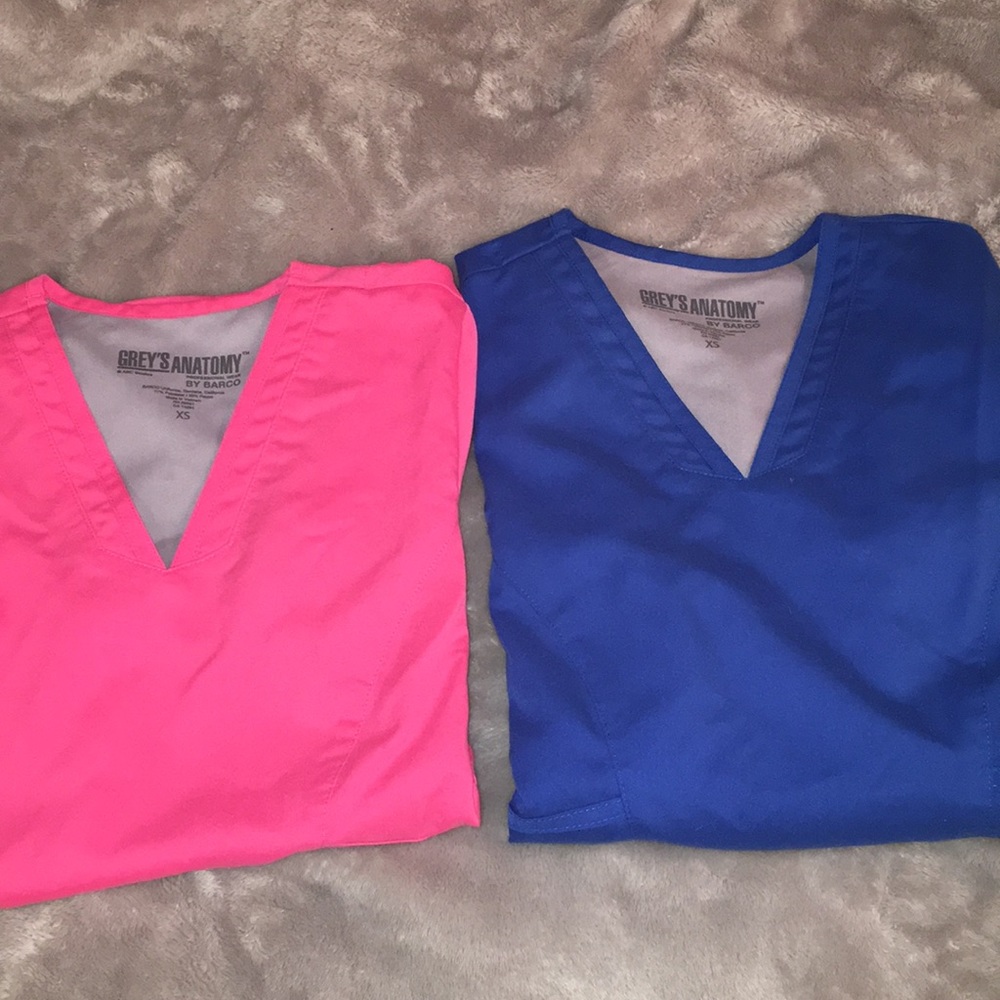 Grey’s Anatomy Women's V-Neck Solid Scrub Top